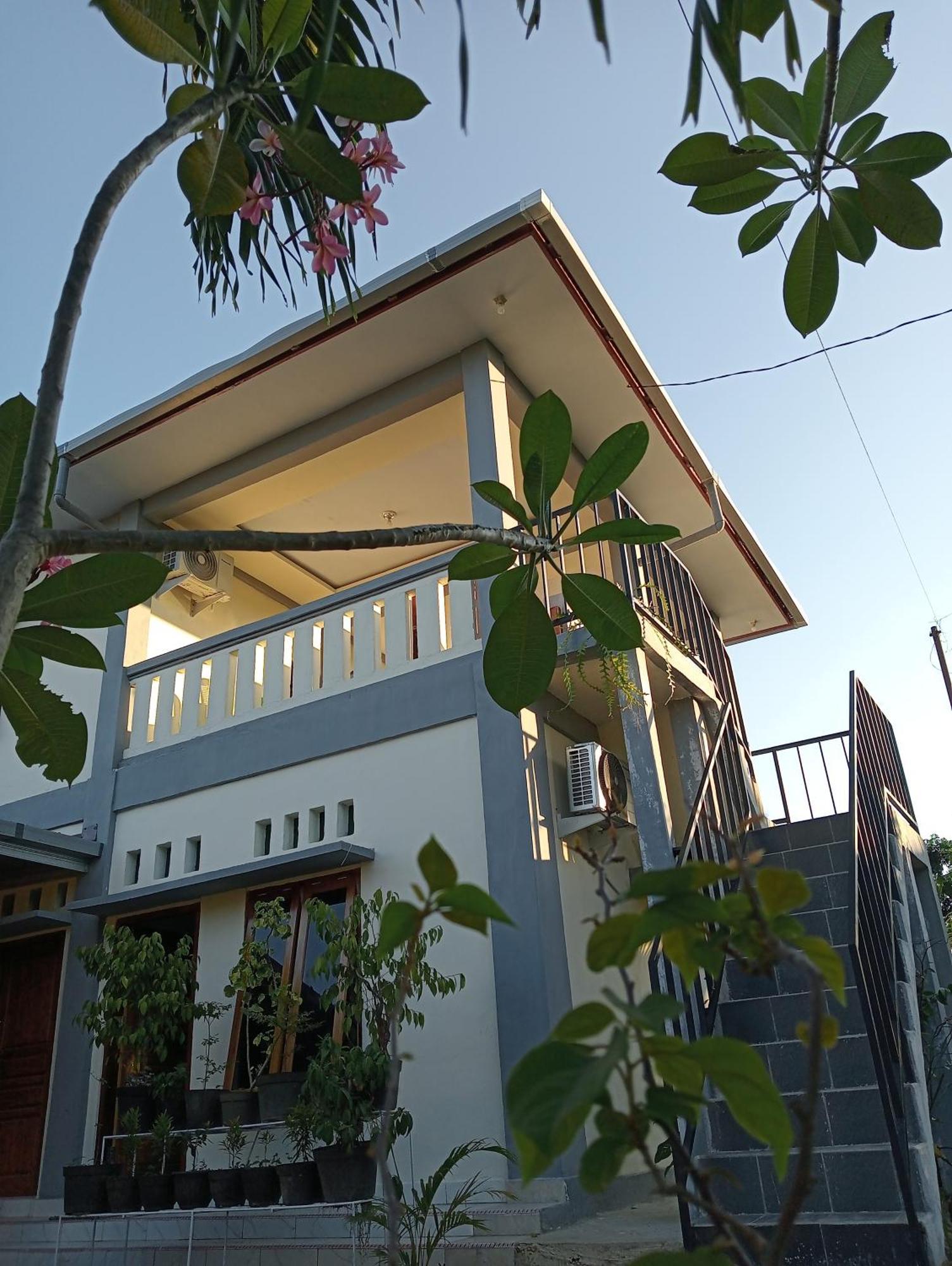 Yusilver Guest House Labuan Bajo Exterior foto
