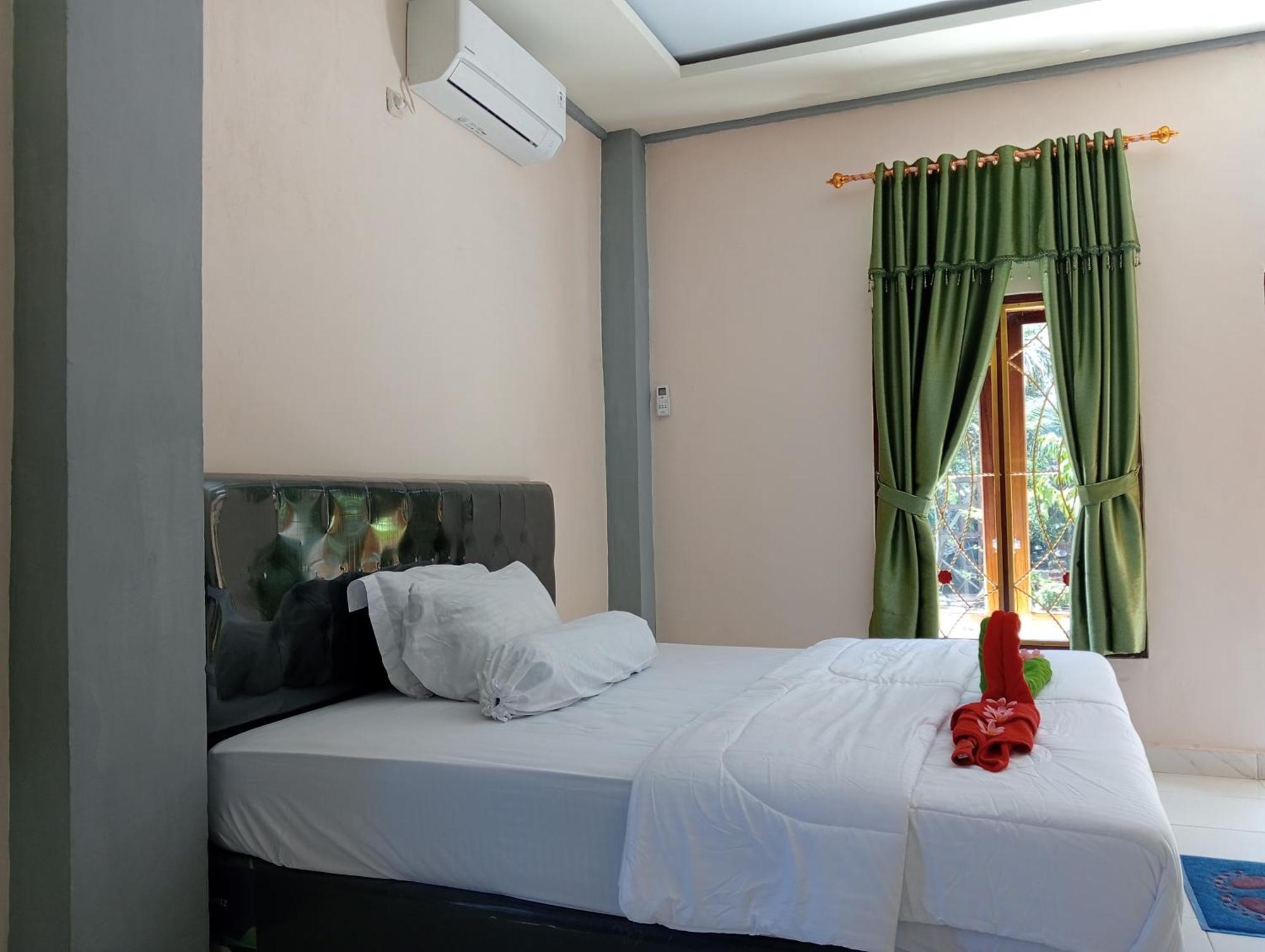 Yusilver Guest House Labuan Bajo Habitación foto
