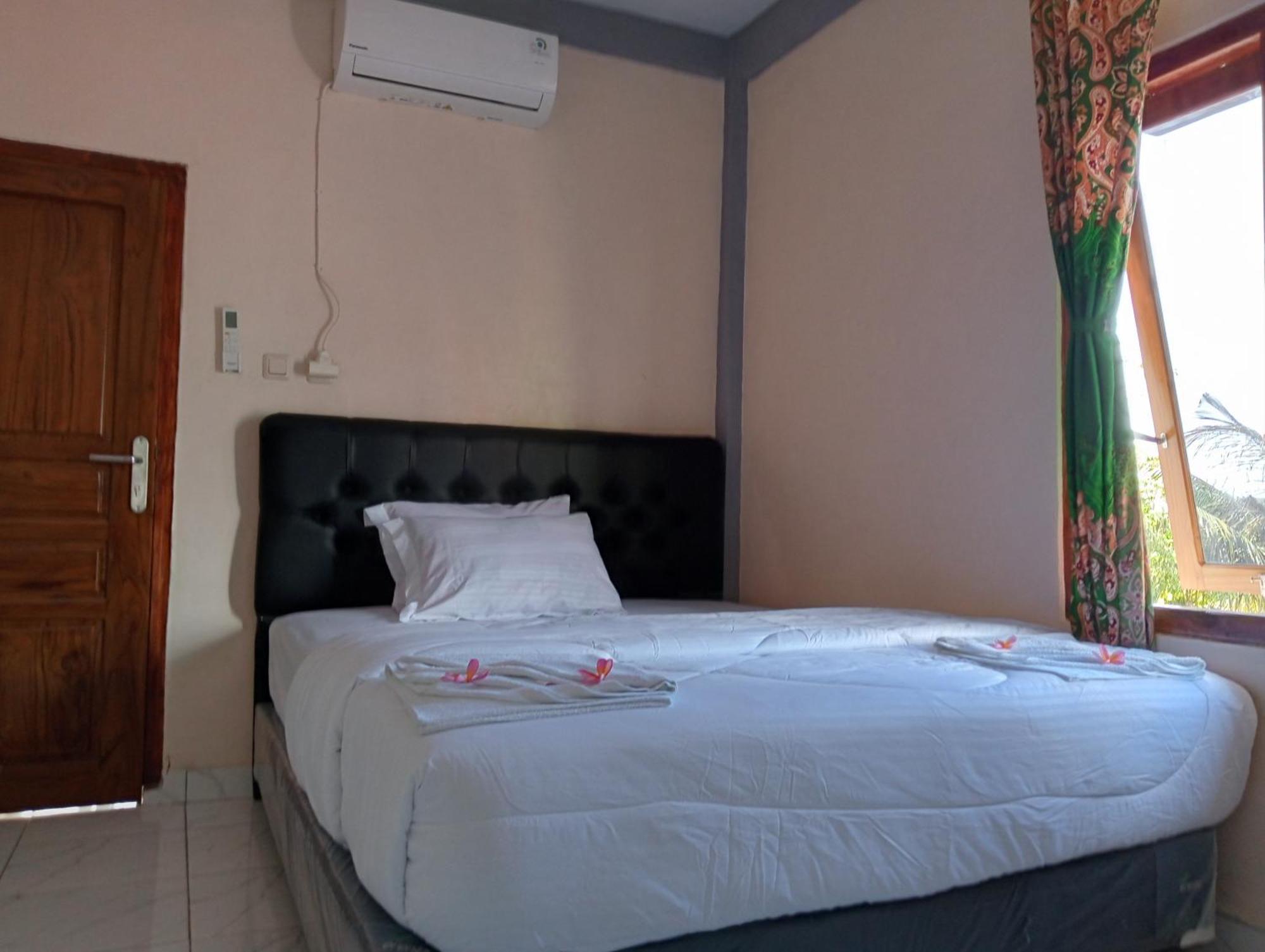 Yusilver Guest House Labuan Bajo Habitación foto
