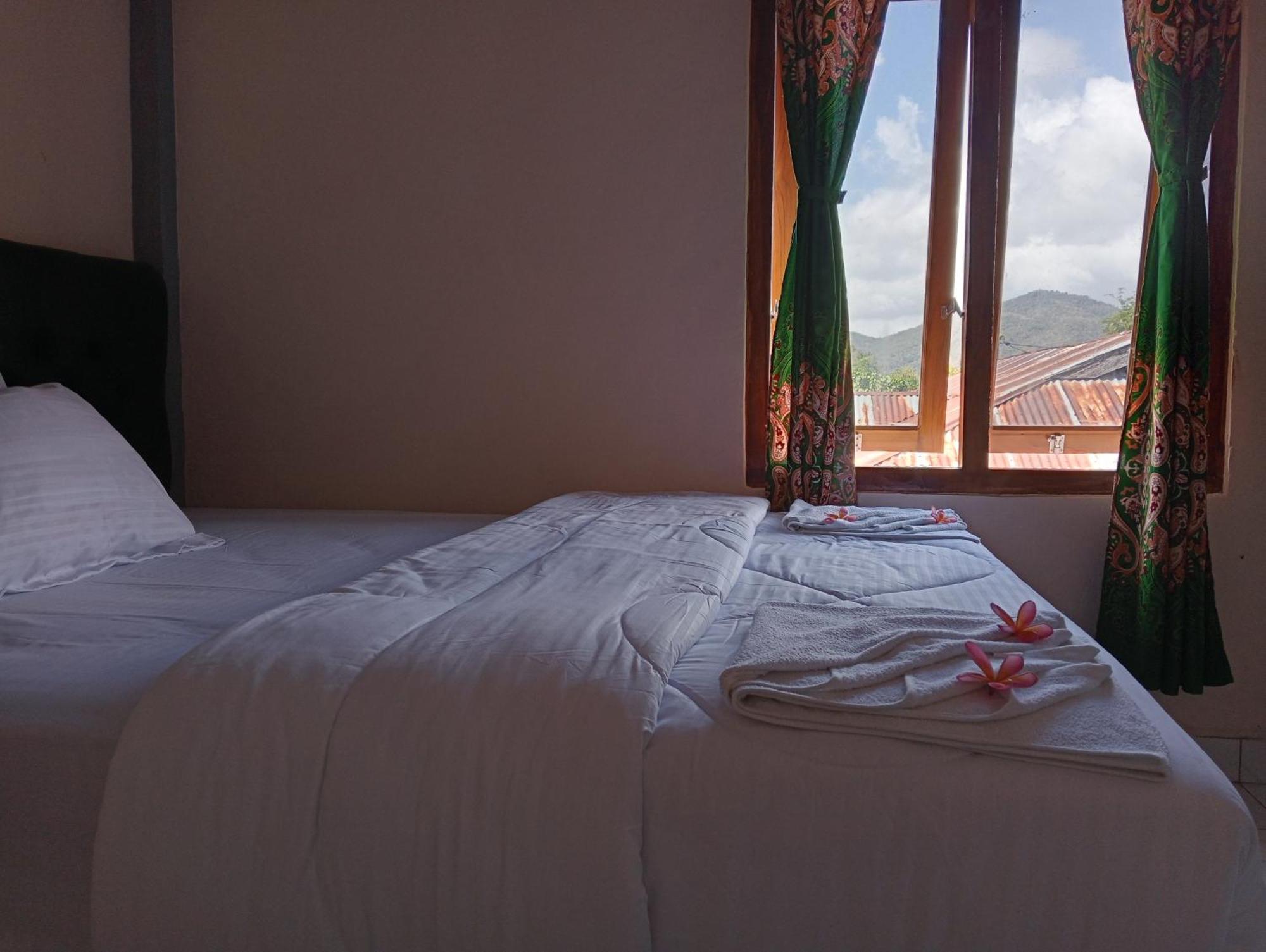 Yusilver Guest House Labuan Bajo Exterior foto